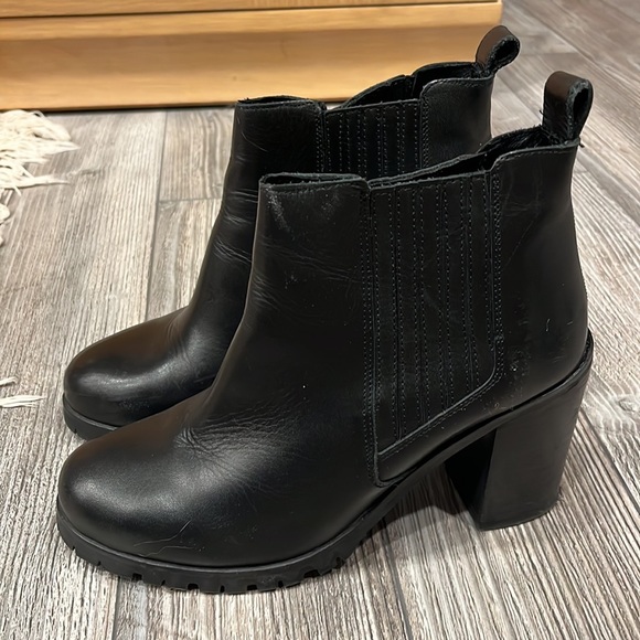 Black stylish boots - Picture 4 of 5